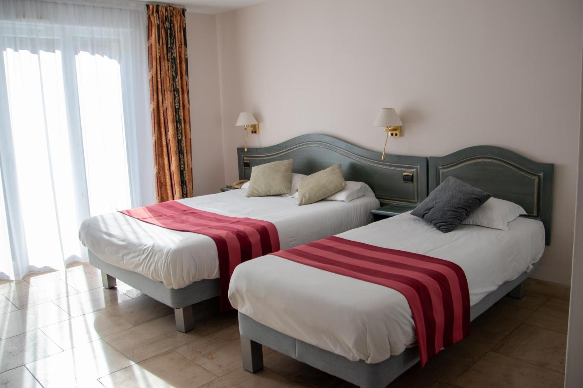 Logis Le Saint Nicolas Hotel 3*