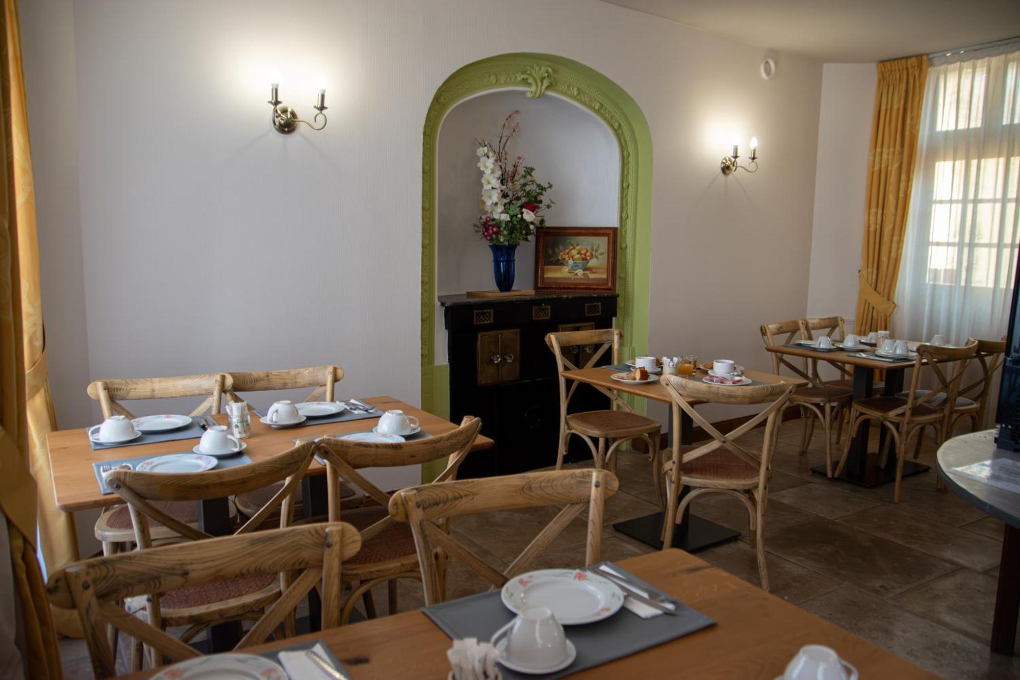 Logis Le Saint Nicolas Hotel